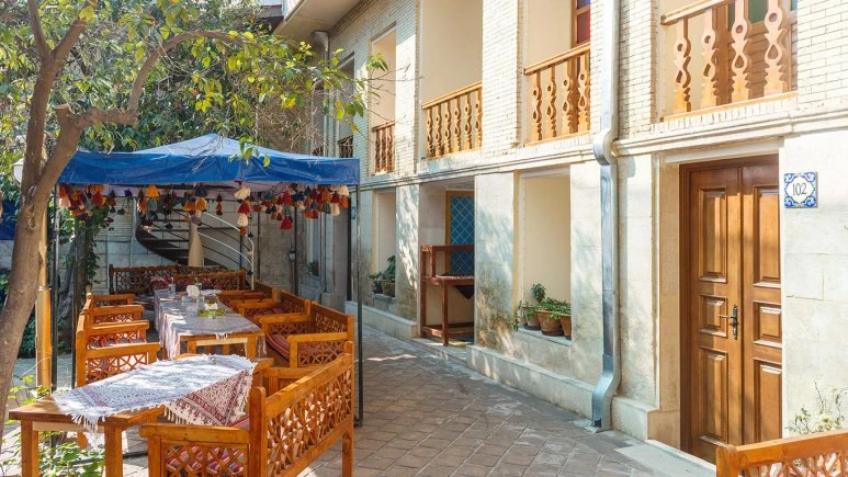 Panj Dari Traditional Residence Shiraz 3