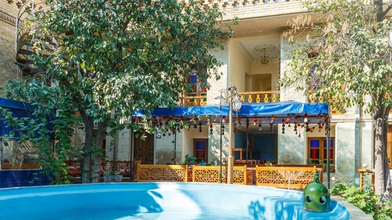 Panj Dari Traditional Residence Shiraz 4